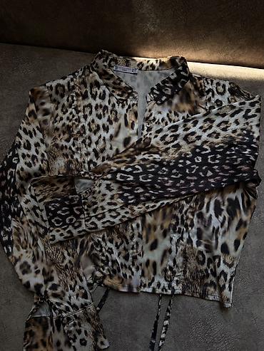 cins: Leopar printli qadın köynəyi - Model: qısa kəsimli, ön hissəsi yığma — 2