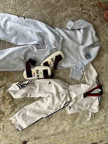зимние спортивные штаны: Тейквондо формы,возраст на 4-6лет,и 7-10лет,нога экипировка в подарок