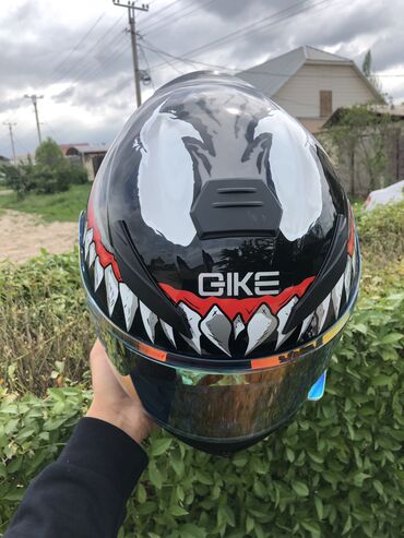 шлемы на мотоцикл: Продаю шлем носил два недели, купил новый, срочно нужны деньги из за