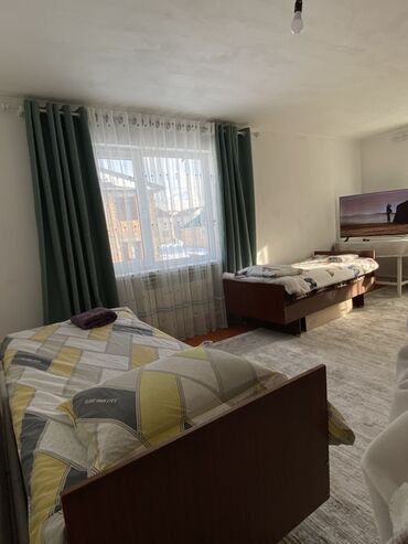 Долгосрочная аренда домов: Сдается дом посуточно. 4 комнаты, двор для парковки + интернет. Цена — 3