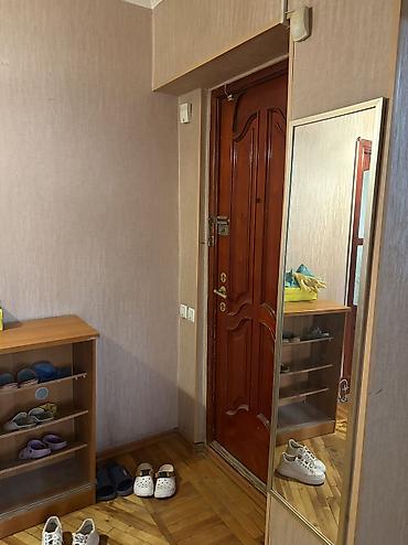 Батирлер: 3 бөлмө, 8-мкр Риелтор, Жаныбарлары жок, 1 жылдан баштап, Толугу менен эмереги бар — 9