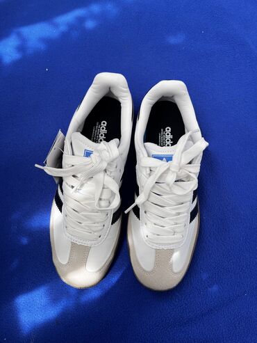 волейболный кроссовки: Новые кроссовки под Adidas samba 
Верх кожа