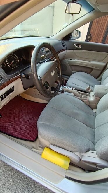 Hyundai: Hyundai Sonata (gümüşü rəng), AZ dövlət nömrə nişanı 10-SP-074 — 4