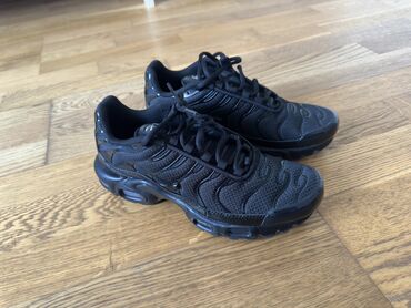 найк крос: Nike Air
Max Plus TN, Triple Black 
40(EU)