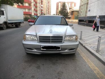 banan mersedes: Mercedes-Benz 220: 2.2 l | 1998 il Universal