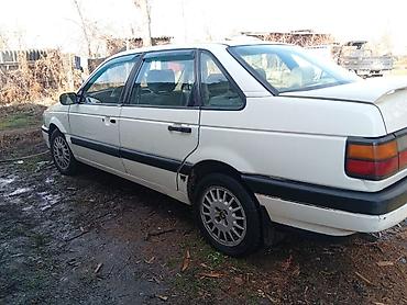 Volkswagen: Volkswagen Passat: 1990 г., Седан — 4
