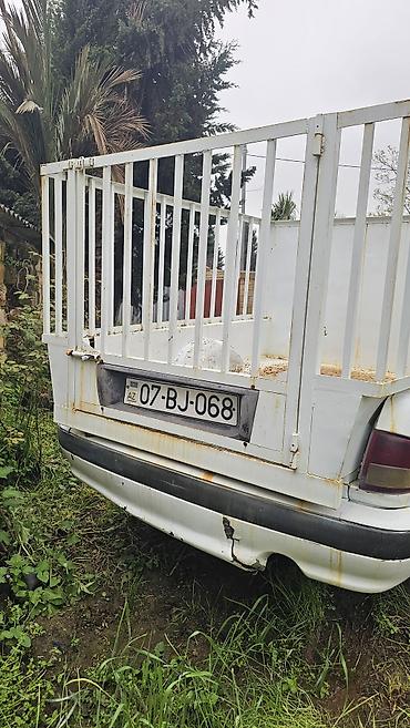 QAZ: QAZ 3110: 2.4 l | 1998 il Sedan — 17