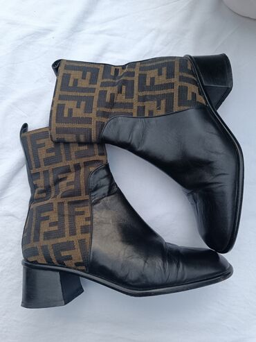 patike od 700 eura: Ankle boots, 35