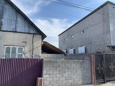 Продажа коттеджей и домов: Продается дом 80 кв/м 4 сотки, имеется вода, свет, канализация — 5