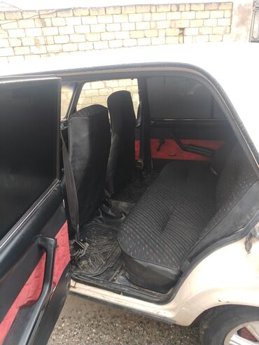 VAZ (LADA): VAZ 2107, ağ rəng, sedan gövdə. Texniki xüsusiyyətlər və təchizat: - — 10