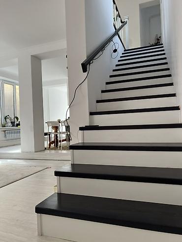 Продажа полдома: Продаю уютное пространство для большой и дружной семьи. Если вашего — 1