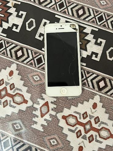iphone adapdır: IPhone 5, < 16 GB, Ağ, Qırıq — 1
