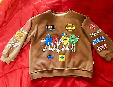 online geyim: M&M’s temalı qəhvəyi sweatshirt - Rəng: qəhvəyi - Üz hissə — 1