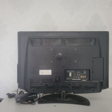игровая приставка денди: Телевизор LG, диагональ примерно 32" (серия LCD). Классический черный