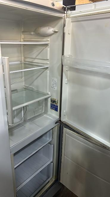 vitrin soyducusu: Indesit ikiqapılı soyuducu (alt hissədə dondurucu) - Rəng: gümüşü — 1