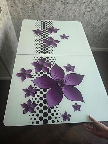 Şüşə üstlü yemək/çay masası - Üst materialı: ağ rəngli bərk şüşə