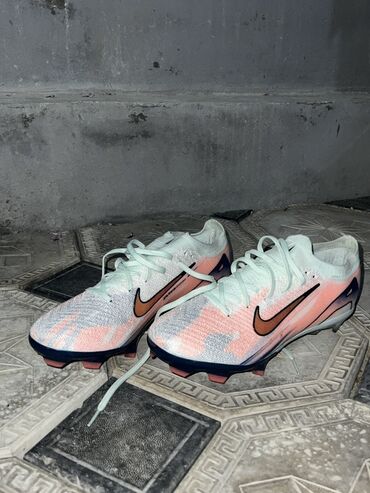 Maskalar, eynəklər: Butslar Nike, Ölçü: 40, İşlənmiş