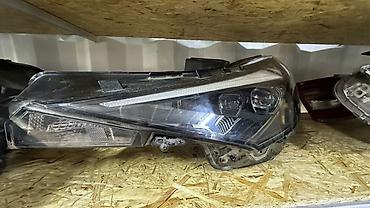 Передняя фара в сборе для автомобиля Toyota Camry (V70, дорестайлинг)
