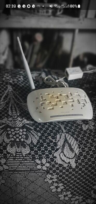 Modemlər və şəbəkə avadanlıqları: Modem işlək, biri 10 man