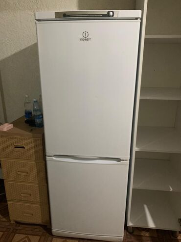 холодильни бу: Холодильник Indesit, Б/у, Двухкамерный, De frost (капельный)