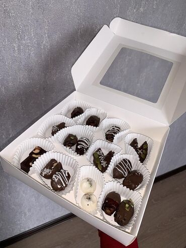Кондитерские изделия, сладости: Продаю фйники шоколаде большие по 600 и маленькие по 300