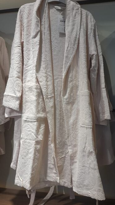 Gecəliklər: 🛍️ Madam Coco Hamam Xalatı Tam yeni, qutuda Hədiyyəlik üçün ideal 🎁