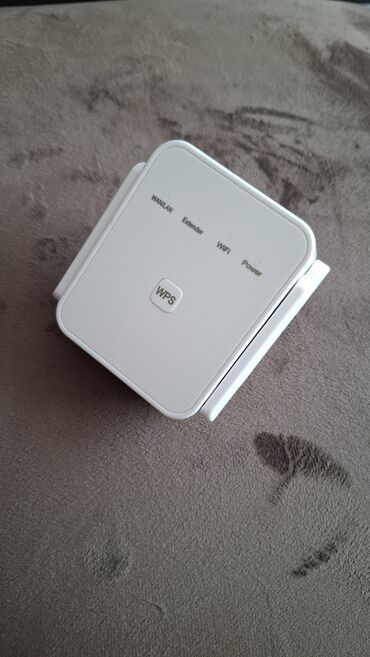 wifi qebuledici: Wifi router ( wifi siqnal qəbuledici ) zəif tutan siqnalı gücləndirir