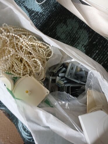 Rulon ştorlar: Jaluz pərdə 6 ədəd iksi böyuk 4 du kicik və əlavə aksezurları hamsı — 2