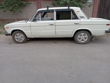 ваз уаз москвич волга газель заз: Белый седан LADA 2106 с багажником на крыше. Автомобиль оснащен