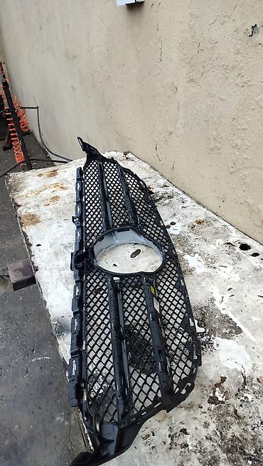Кузовные детали: Mercedes-Benz üçün ön radiator barmaqlığı (gril). Şəkillərdə göründüyü — 2