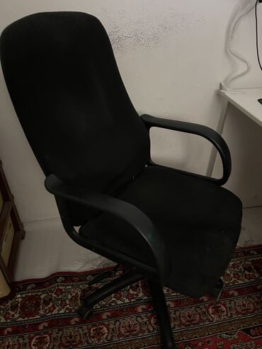 купить шкаф для папок в офис: Продам комп стол и кресло . За все 3000 сом
