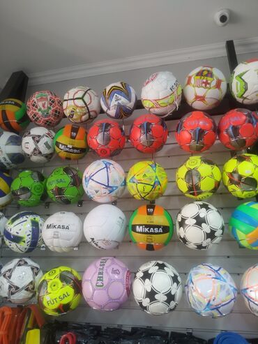 футбольные мячи: Мячи,мяч футбольный,щитки,гетры,форма! У нас есть два филиала 