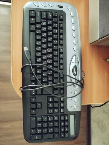 шнур от ноутбука: Клавиатура Genius
Всё работает, шнур целый USB
Есть ножки