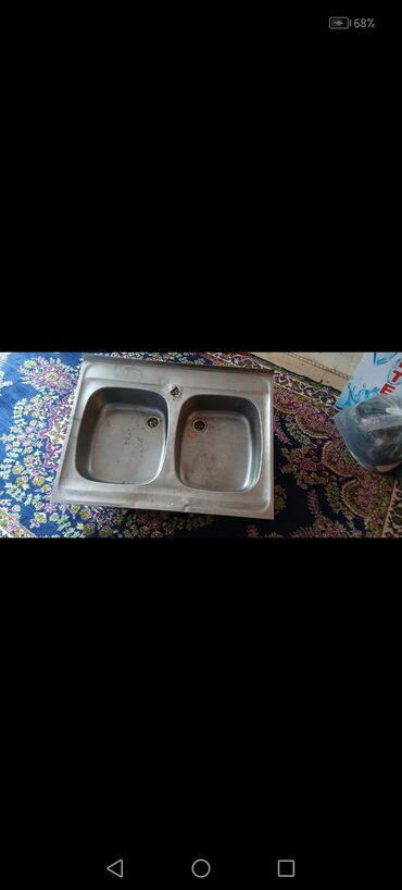 Mətbəx çanaqları: Paslanmayan metaldan hazırlanmış, iki bölməli mətbəx lavabosu