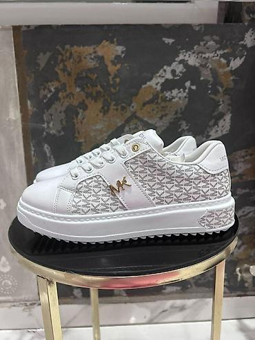 Patike: ⚜🌸🤍 𝐍𝐎𝐕𝐀 𝐊𝐎𝐋𝐄𝐊𝐂𝐈𝐉𝐀 🤍🌸⚜ 𝐁𝐫𝐨𝐣𝐞𝐯𝐢: 36 - 40 𝑪𝒆𝒏𝒂: torbice 3200 din — 19