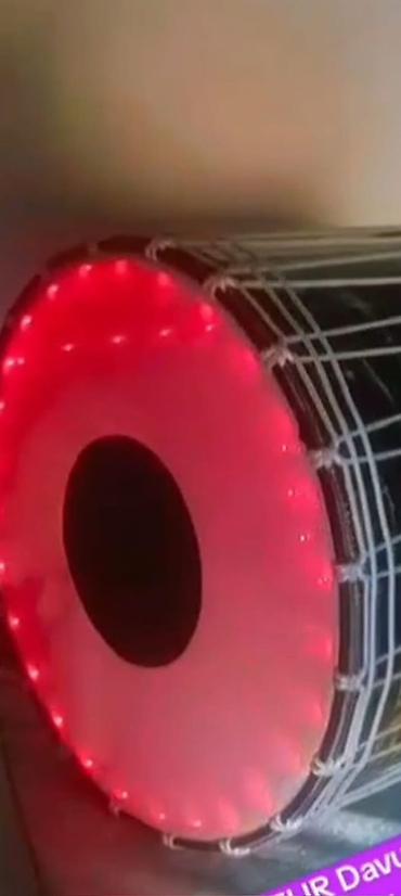 formula 1 2023 konsert: LED işıqlı böyük davul - Korpus: qara rəngli, mərmər teksturalı örtük — 3