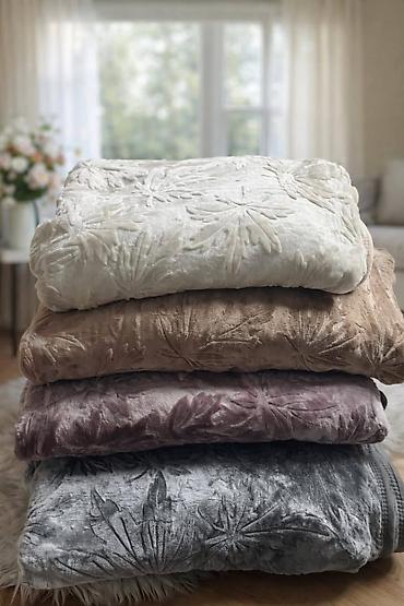 Ostali nameštaj: Singl i bracna ćebad Dimenzije-160*220 Cena-3.400 din — 3