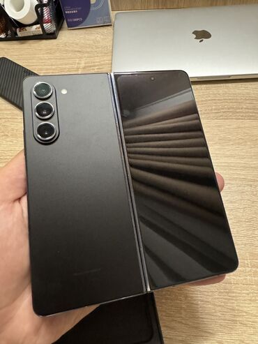 телефоны самсунг новые: Samsung Galaxy Z Fold 5, Колдонулган, 512 ГБ, түсү - Кара, 2 SIM