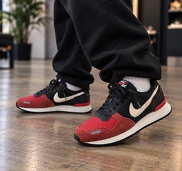 Мужские кроссовки, 42, Nike, Б/у, цвет - Красный, Самовывоз at lalafo.kg Мужские кроссовки, 42, Nike, Б/у, цвет - Красный, Самовывоз