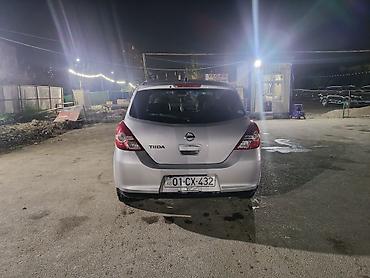 su satan yerler: Nissan Tiida, 5 qapılı hetçbek, gümüşü rəng. - Sərfəli şəhər — 1