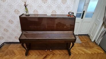 Pianolar: TƏCİLİ Satılır! Yaxsı vəziyyətdə pianino satılır. Qiymet 300 man