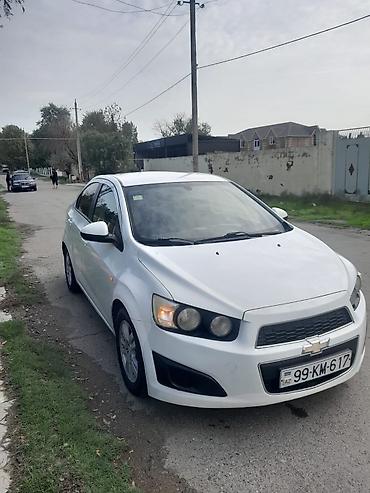 kia servis ehtiyat hisseleri: Chevrolet Aveo sedan – ağ rəng - Kuzov: 4 qapılı sedan, ağ rəng, qara — 4
