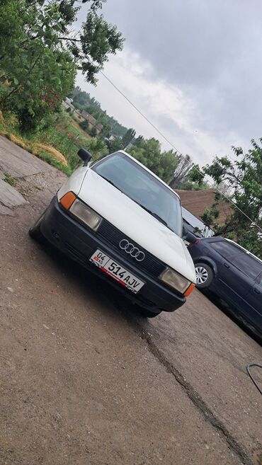 срочно в связи с переездом: Audi 80: 1989 г., 1.8 л, Механика, Бензин, Седан