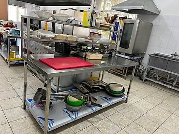 Другое оборудование для кафе, ресторанов: Вытяжка промышленная, стол из нержавейки, мойка, котломойка, стеллаж — 16