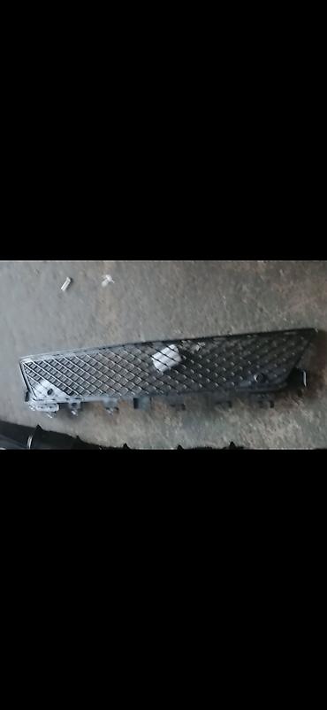 bmw znak za felne: Prednji donji desni ukrasni poklopac/lim za branik – mrežica (sa — 2