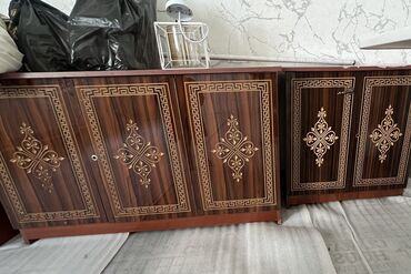 угловая тумбочка под телевизор: Срочна срочна продою!!!!Классический деревянный комод/тумба с резным