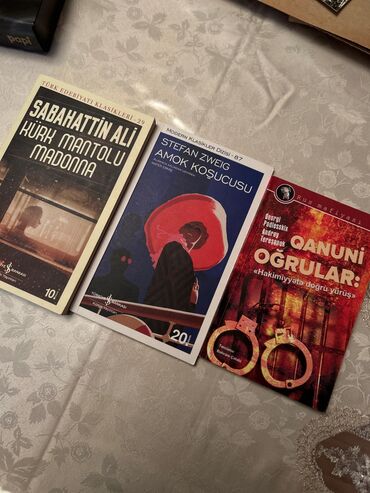 mantolar: Kürk mantolu Madonna, Amok koşucusu, Qanuni oğrular