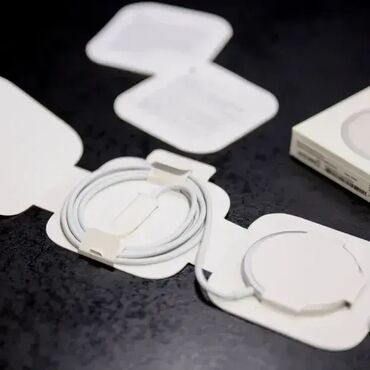 Punjači: Komplet Apple punjač jačine 20W i MagSafe punjač. Odgovara za sve — 7