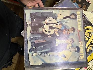 vinil: Vinil plastinkalar kolleksiyası təqdim olunur. Şəkillərdə müxtəlif — 9