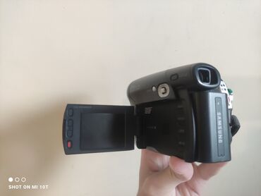 Foto və videokameralar: Tecili Satılır Samsung VideoKamera Ekranında Çatı Var işlemeyine Mane
